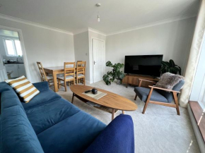 Central Wimbledon Apartment with Parking